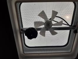 JENSEN ROOF VENT 12V 14X14IN, WHITE METAL BASE