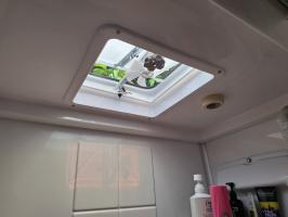 JENSEN ROOF VENT 12V 14X14IN, WHITE METAL BASE