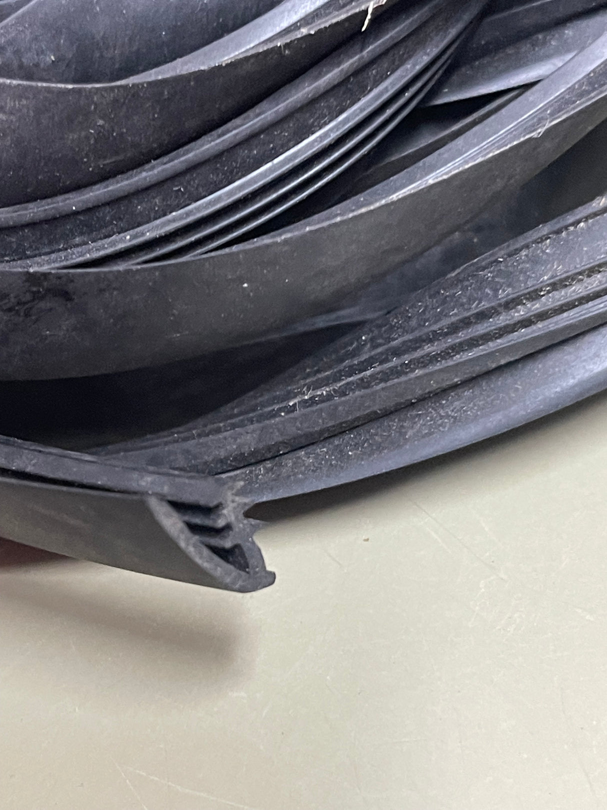 INTERNAL 2RC4RC FLEXI DR TRIM BLACK AVAILABLE 7MTR PIECE