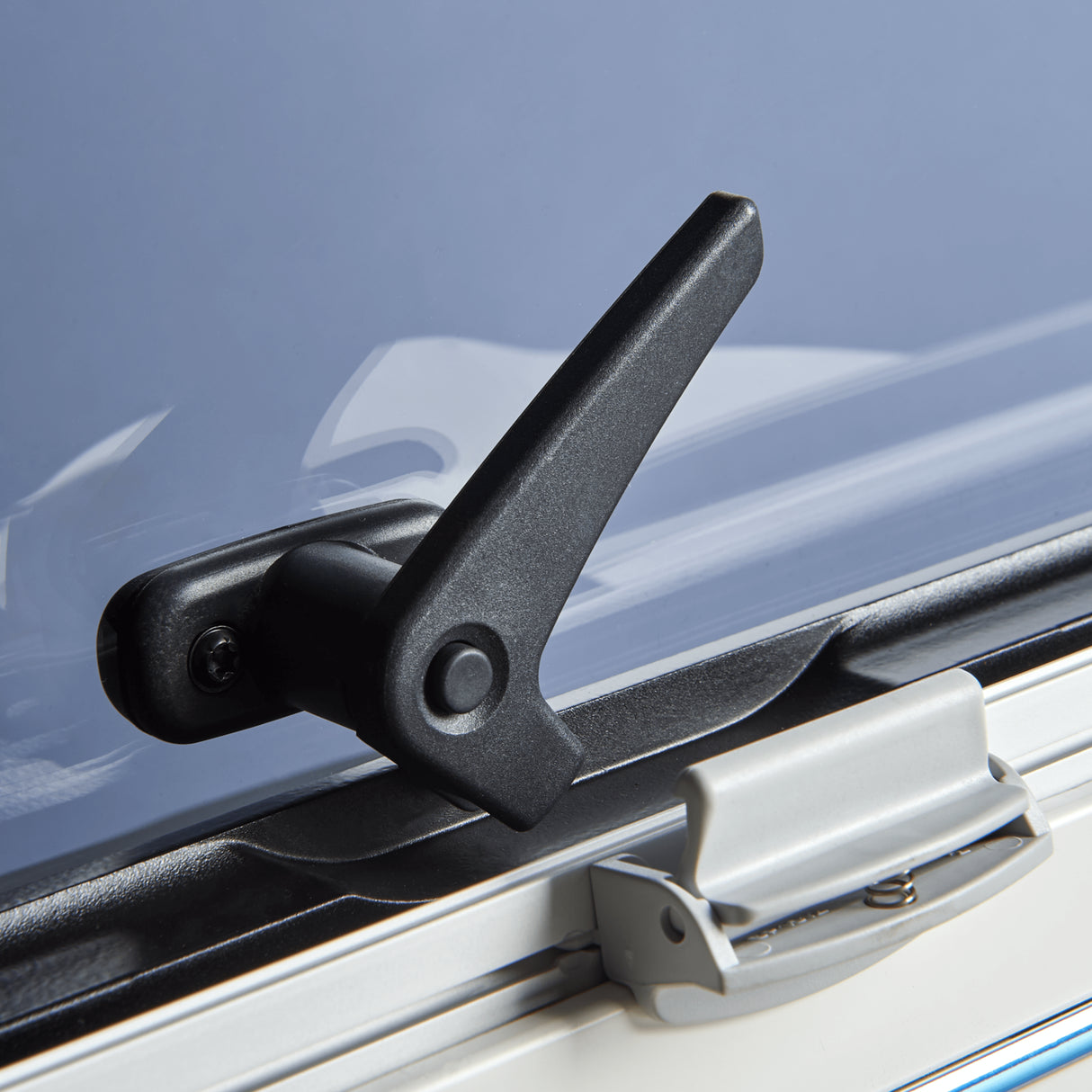 Seitz S4 Dlux Window With Screen & Blind - Black Frame