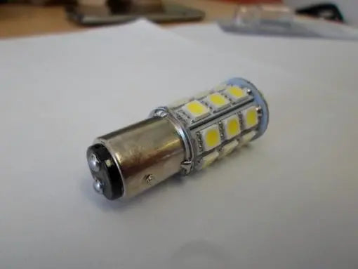 LED BA15D REPLACEMENT BULB. DOUBLE CONTACT OFFSET. COOL WHITE. 0312112C